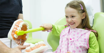 آموزش عادات بهداشتی دندان