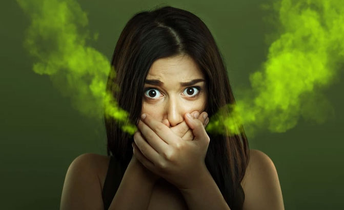 عوامل موثر در بوی بد دهان و راه‌های درمان آن